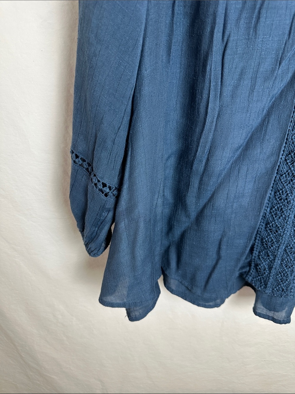 Style & Co. blue long sleeve V-neck tunic blouse with lace embroidery, size 2X - Picture 3 of 8